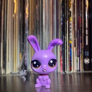 Littlest Pet Shop Series 2  (Gleamy Bunnyton)